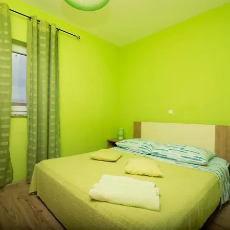 Delfin With Seaview 100 Meters From The Sea - By Ta Leut Agency