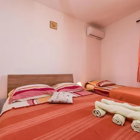 Delfin With Seaview 100 Meters From The Sea - By Ta Leut Agency