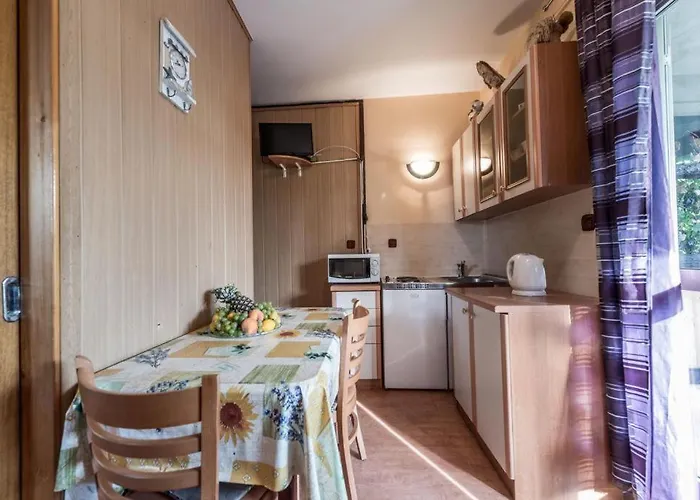 Delfin With Seaview 100 Meters From The Sea - By Ta Leut Agency *