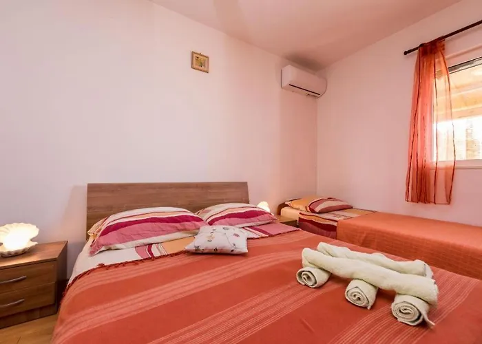 Delfin With Seaview 100 Meters From The Sea - By Ta Leut Agency